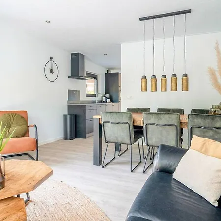 Sfeervol Ingericht 6 Persoons Chalet Aan De Bossen In 4-18 Chalet