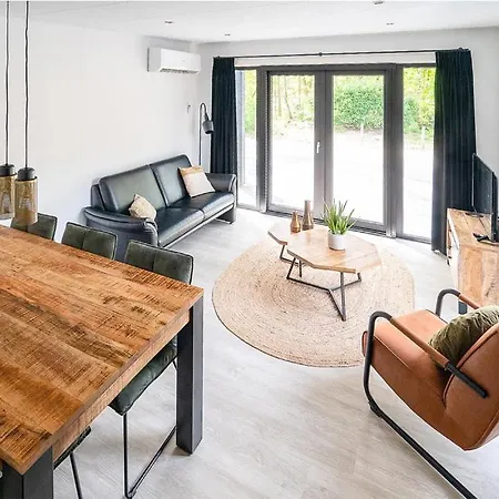 Sfeervol Ingericht 6 Persoons Chalet Aan De Bossen In 4-18 Alpstuga *